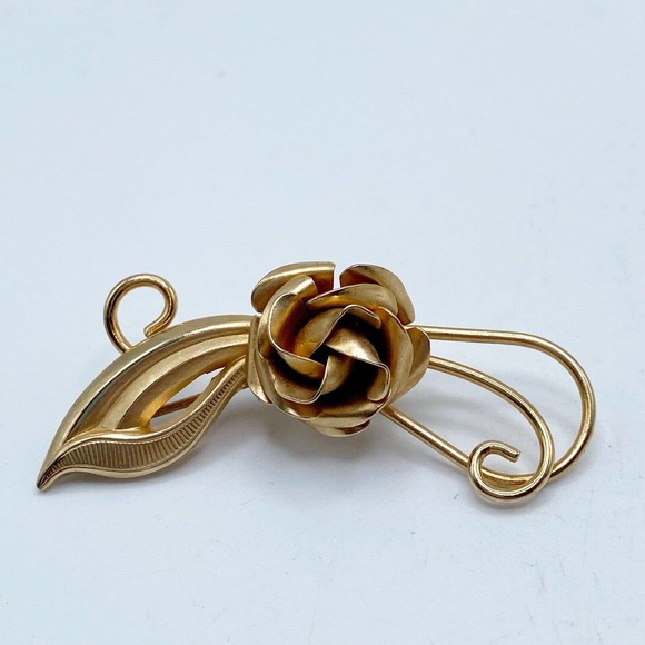 Vintage Jewelry - Vintage Matte Gold Tone Rose Swirl Brooch Pin 3-D Dimensional Floral Sweet 2"
